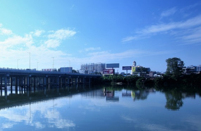 在臨港的機(jī)遇和挑戰(zhàn)中寧波國(guó)際物流怎樣發(fā)展呢？